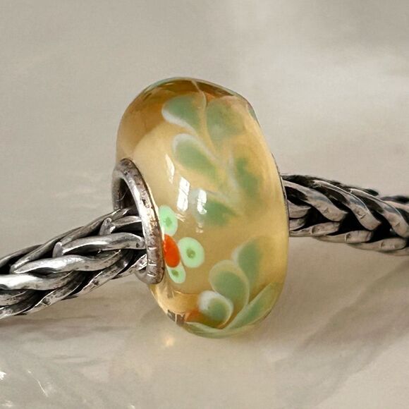 TROLLBEADS UU Light Yellow & Green Flower Ferns LAA 925S Preowned, Excellent - Picture 3 of 8